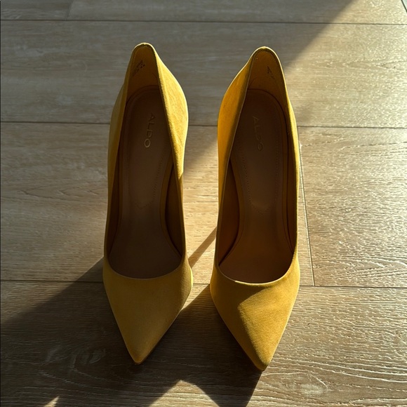 Elegant Yellow Stiletto Heels - Picture 7 of 10